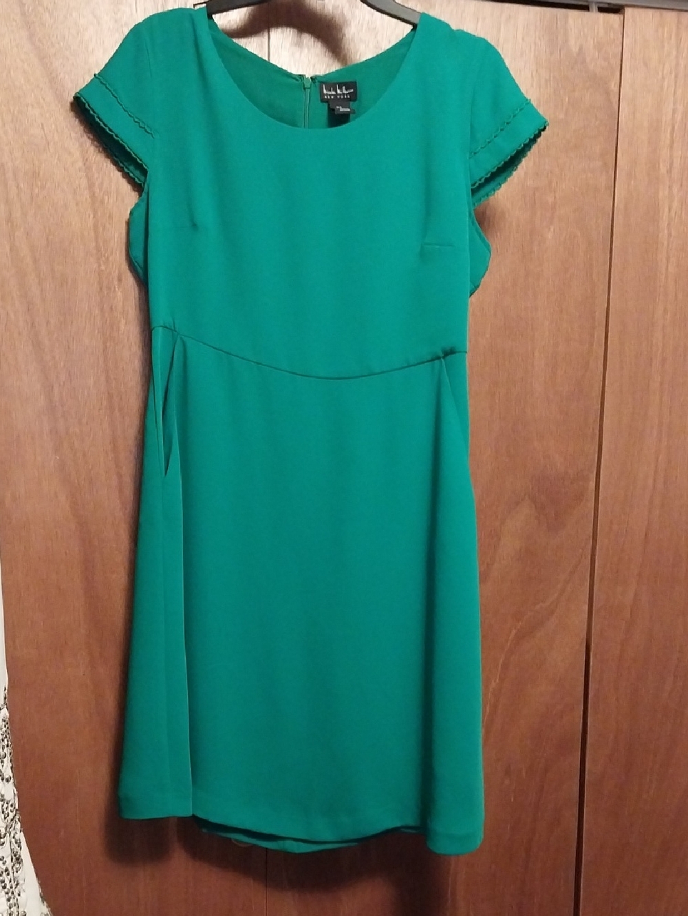 Nicole Miller New York Emerald Green Cap Sleeve Sheath Dress